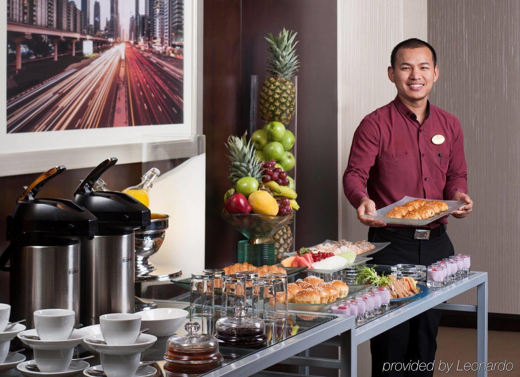 होटल Carlton Downtown 4*