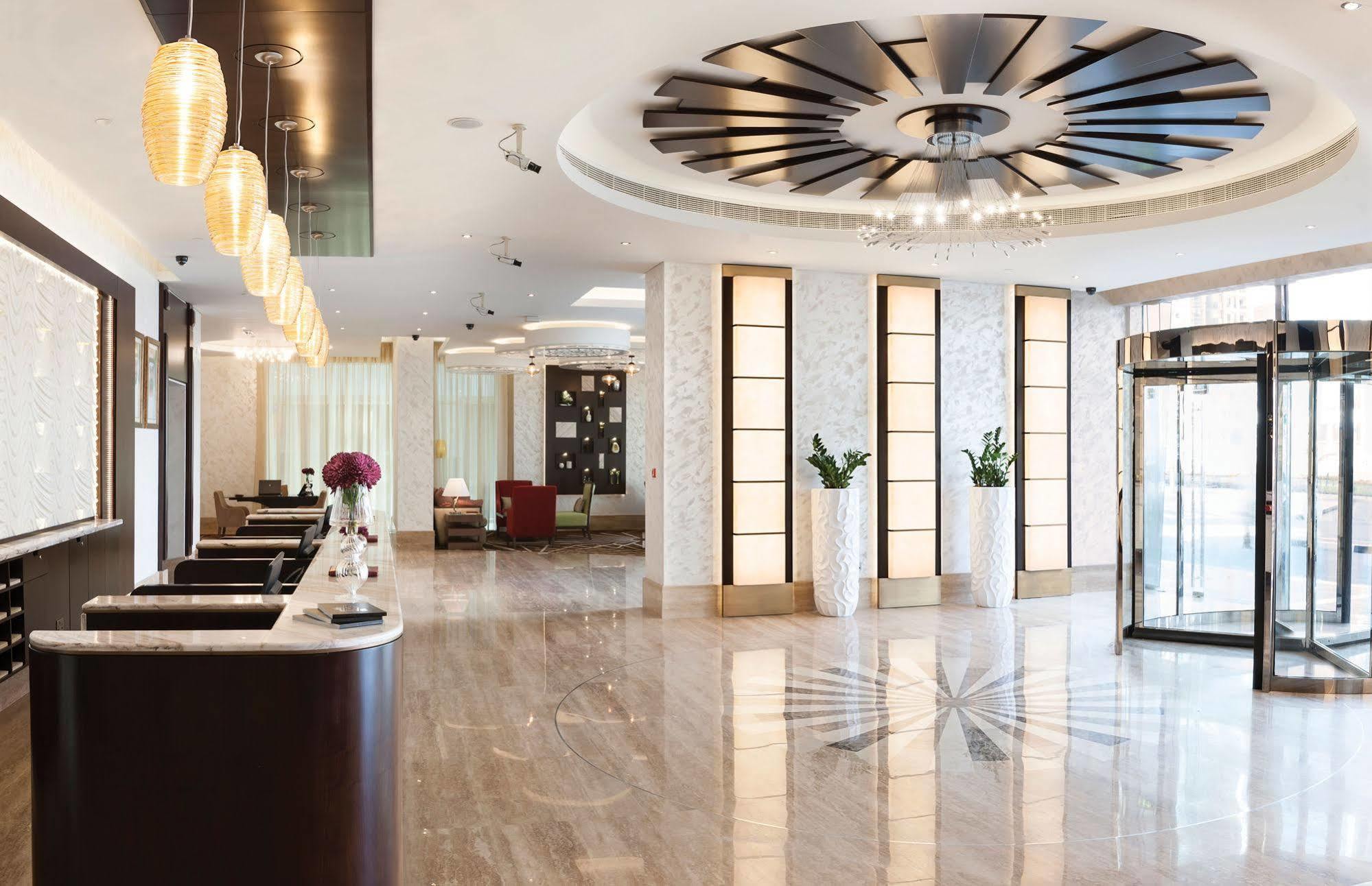 होटल Carlton Downtown 4*