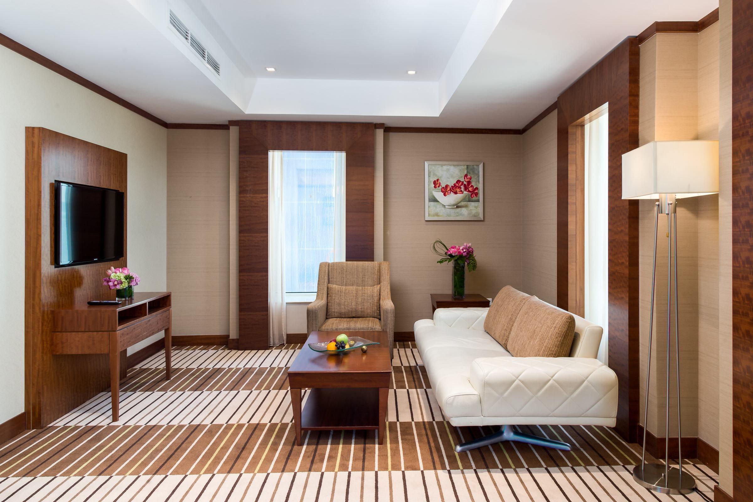Carlton Downtown Отель 4*